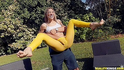 Bright Booty / 13.5.2019 - Abella Danger