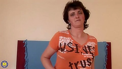 This Horny Mature Slut Loves Playing With Herself With Melita
