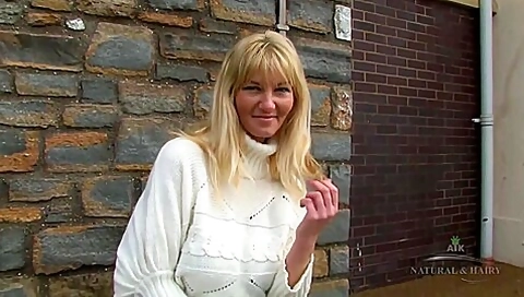 Vanessas Big Boobs Go For A Walk