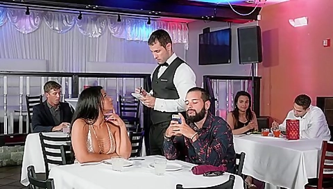 Rose Monroe Tip The Waiter Again / 03.12.2018