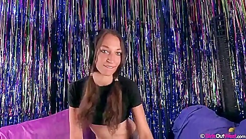 Leia - Dancing By Myself