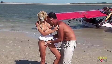 Impressive Hustlers Outdoor Fucking Action