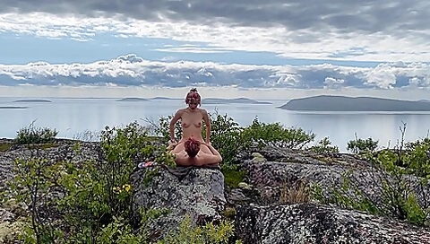 Vi Kom Til Ubeboede Oer For At Skyde Smuk Sex For Dig Pa Et Bjerg Med Udsigt Over Havet